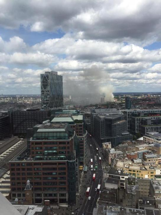 Thick black smoke coming from the blaze on Yorkton St (Image: London Fire Brigade)